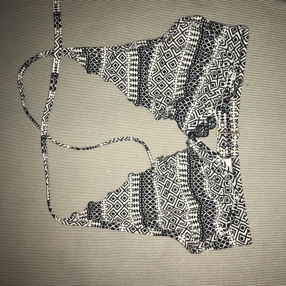 Victoria’s Secret Bikini Top - Picture 2 of 3